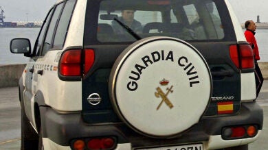 Detenido un conductor kamikaze y ebrio al chocar su coche contra la Guardia Civil