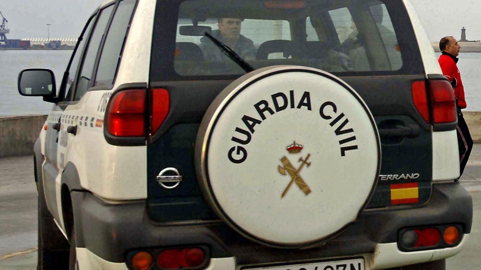 Detenido un conductor kamikaze y ebrio al chocar su coche contra la Guardia Civil