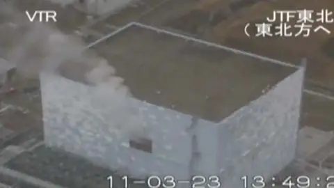 MÁGENES DE LOS DAÑOS EN EL TECHO DE LA UNIDAD 1 DE LA CENTRAL NUCLEAR DE FUKUSHIMA MÁGENES DE LOS DAÑOS EN EL TECHO DE LA UNIDAD 1 DE LA CENTRAL NUCLEAR DE FUKUSHIMA