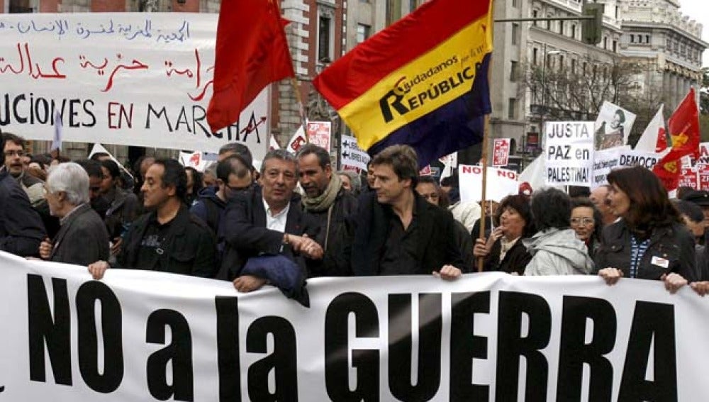 Manifestación en Madrid contra la guerra en Libia