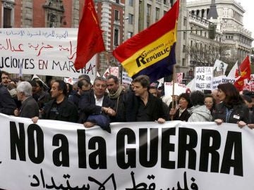 Manifestación en Madrid contra la guerra en Libia