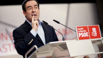 José Bono durante el acto de presentación de José María Barreda como candidato al PSOE de Castilla-La Mancha