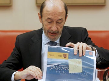 Alfredo Pérez Rubalcaba presenta los datos de 2010