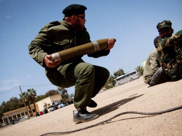 Guerreros voluntarios entrenan en Bengasi