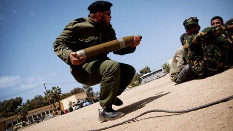 Guerreros voluntarios entrenan en Bengasi