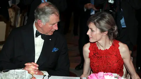 El Príncipe Carlos, en la cena junto a Letizia El Príncipe Carlos, en la cena junto a Letizia