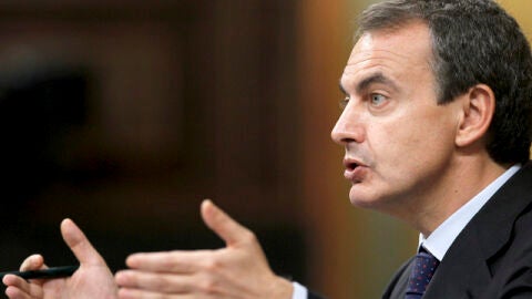 Zapatero durante la sesi&oacute;n de control