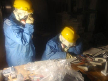 Ingenieros de Tepco en la central de Fukushima