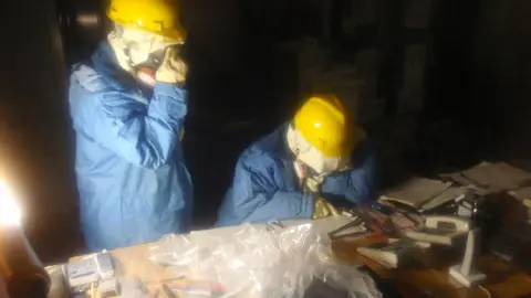Ingenieros de Tepco en la central de Fukushima Ingenieros de Tepco en la central de Fukushima