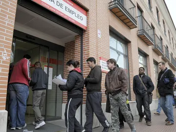 Desempleados en la cola del paro Desempleados en la cola del paro