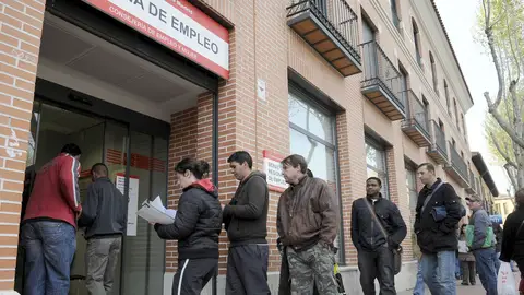 Desempleados en la cola del paro Desempleados en la cola del paro