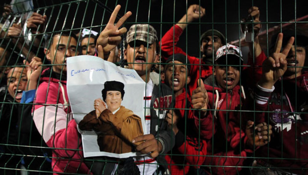 Las tropas de Gadafi ganan terreno