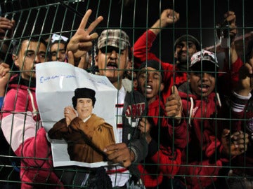 Las tropas de Gadafi ganan terreno