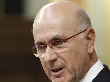 Duran Lleida dice que la decisión previsible en quien sabe que es un lastre para el PSOE Duran Lleida dice que la decisión previsible en quien sabe que es un lastre para el PSOE