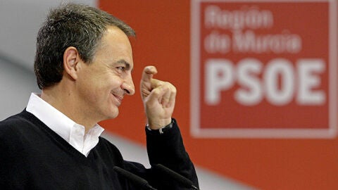 Zapatero hace el gesto de la ceja