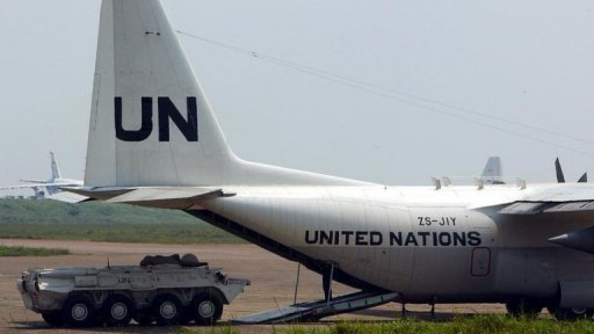 Avi&oacute;n de la ONU en el momento de carga