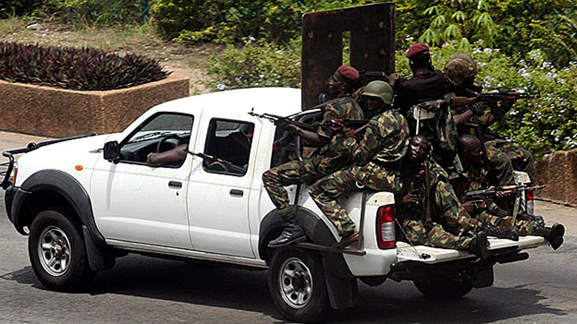 Militares marfileños en Abiyán Militares marfileños en Abiyán