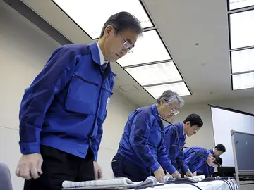 Rueda de prensa de los dirigentes de TEPCO Rueda de prensa de los dirigentes de TEPCO