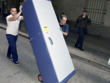 La juez, el decano y la Guardia Civil reciben las actas de la Junta La juez, el decano y la Guardia Civil reciben las actas de la Junta