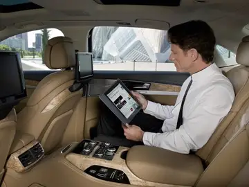 Acuerdo para crear coches Toyota con Internet de Microsoft Acuerdo para crear coches Toyota con Internet de Microsoft