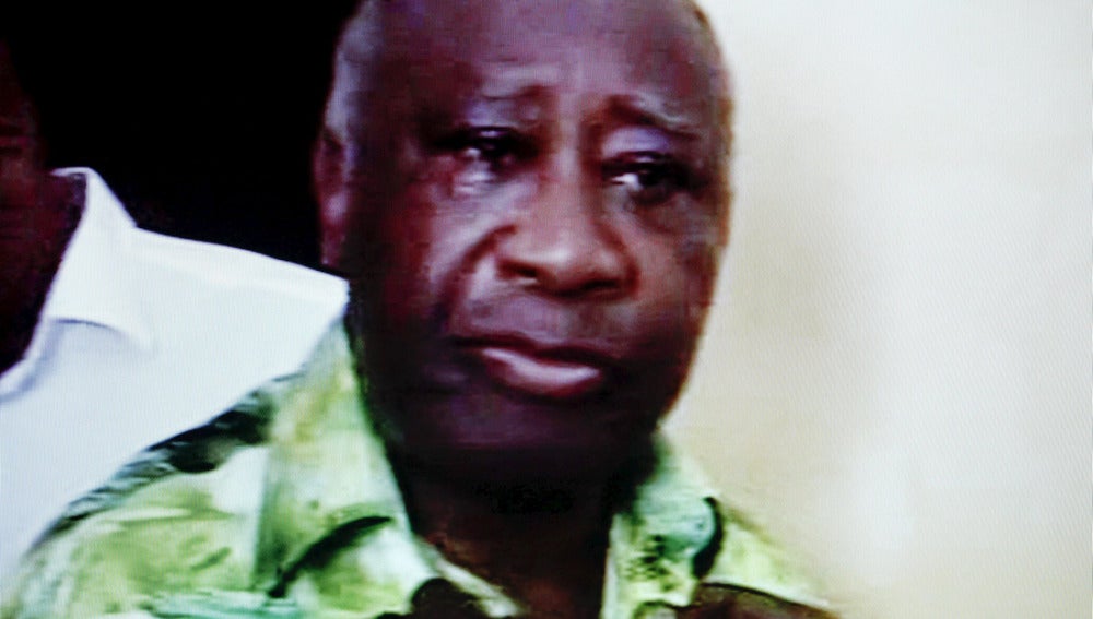 Laurent Gbagbo, tras su captura en una habitación del Hotel Golf de Abiyán