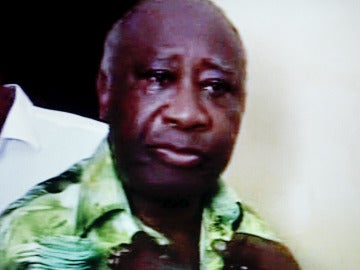 Laurent Gbagbo, tras su captura en una habitación del Hotel Golf de Abiyán