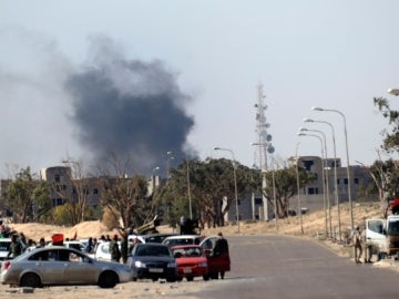 Bombardeos de Gadafi contra las fuerzas rebeldes en Libia