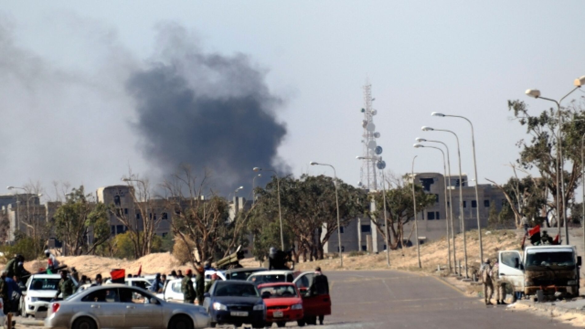 Bombardeos de Gadafi contra las fuerzas rebeldes en Libia