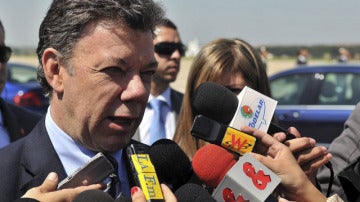 Juan Manuel Santos evita pronunciarse sobre un supuesto diálogo de paz con las FARC