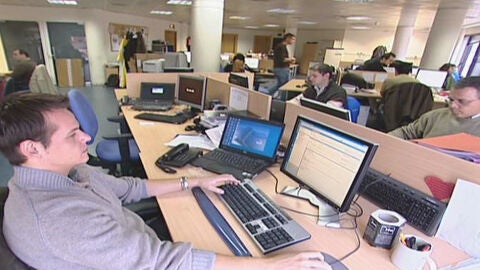 La OCDE revela en un estudio que los espa&ntilde;oles trabajan m&aacute;s horas que los alemanes.