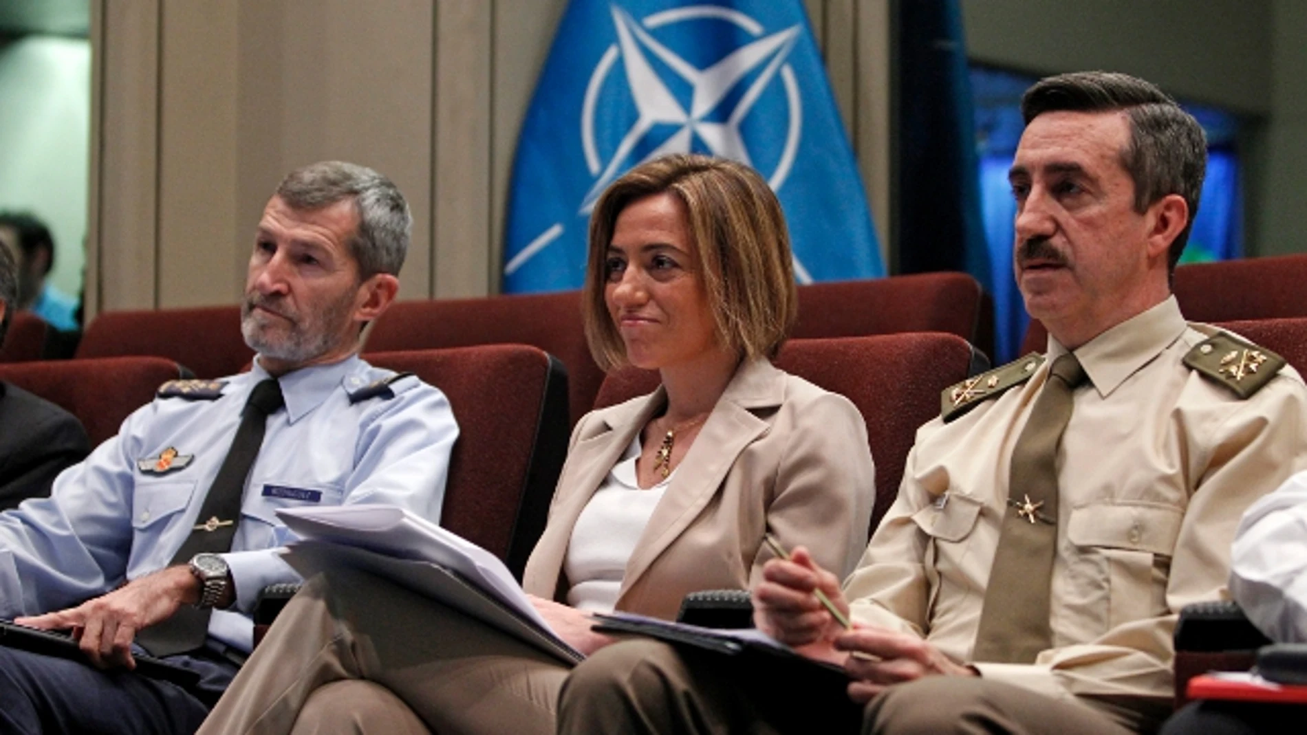 La ministra de Defensa, Carme Chacón, junto al jefe de Estado Mayor de la Defensa La ministra de Defensa, Carme Chacón, junto al jefe de Estado Mayor de la Defensa