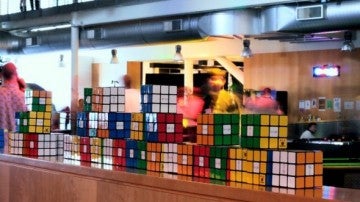 Cubos de Rubik en las oficinas de Google