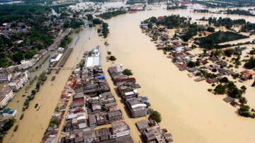 Elevan a 64 los muertos por las inundaciones en el sur de Tailandia