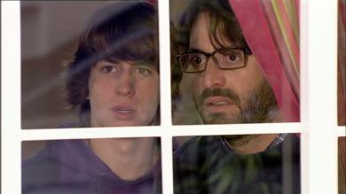 Mario se esconde de los niños con superpoderes