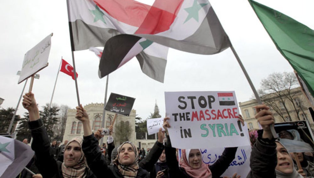 Un grupo de mujeres participa en una protesta en Siria