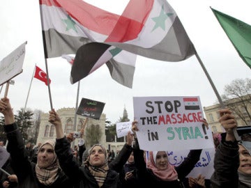 Un grupo de mujeres participa en una protesta en Siria