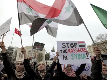 Un grupo de mujeres participa en una protesta en Siria Un grupo de mujeres participa en una protesta en Siria