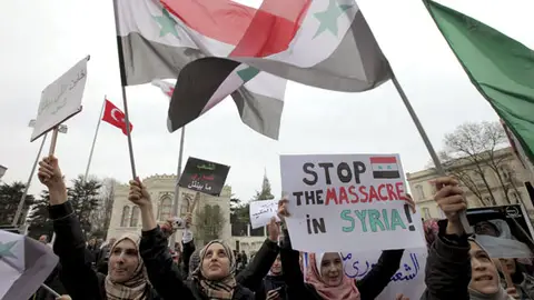 Un grupo de mujeres participa en una protesta en Siria Un grupo de mujeres participa en una protesta en Siria