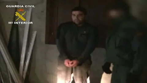Dentro de un zulo etarra Dentro de un zulo etarra