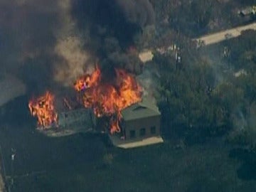 Una casa arde en Texas