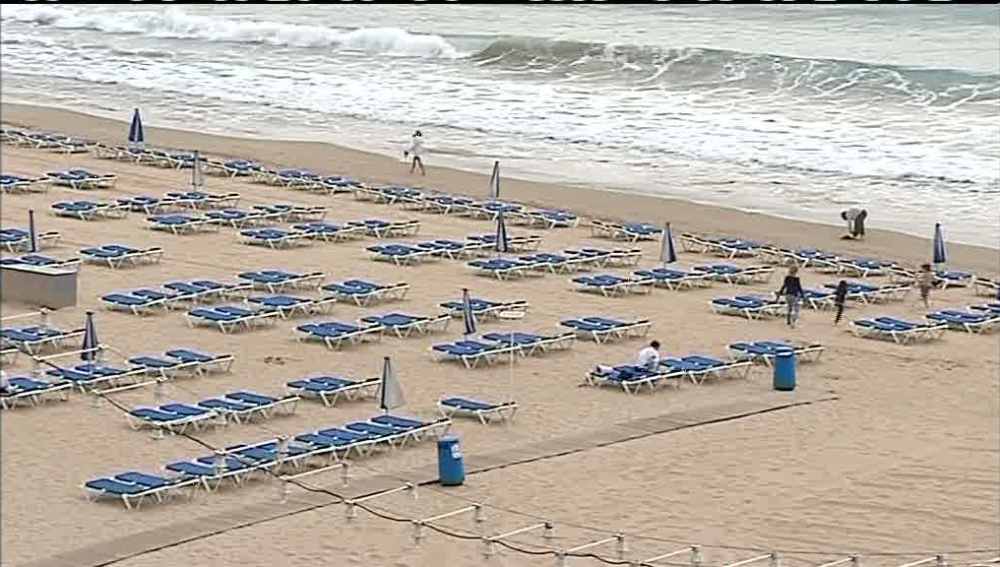 Una playa de Benidorm vacía en Semana Santa