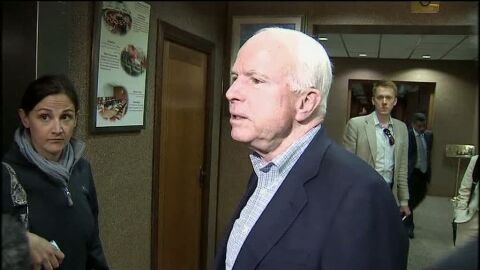 John McCain viaja a Libia