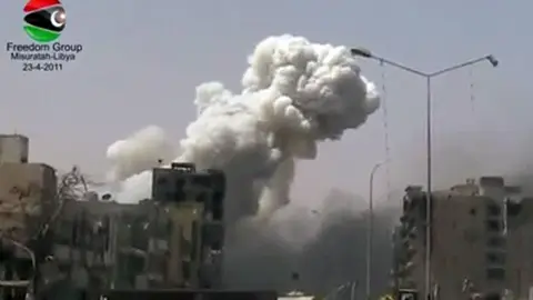 Gadafi ataca Misrata Gadafi ataca Misrata