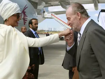 El Rey Juan Carlos con la jequesa El Rey Juan Carlos con la jequesa
