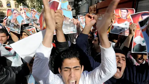 Manifestantes protestan en Siria Manifestantes protestan en Siria