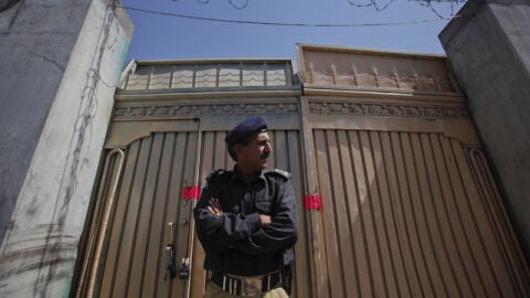 Puerta de la vivienda de Bin Laden en Pakist&aacute;n
