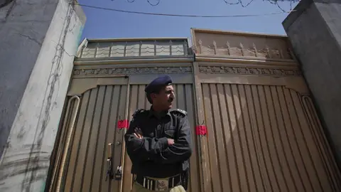 Puerta de la vivienda de Bin Laden en Pakistán Puerta de la vivienda de Bin Laden en Pakistán