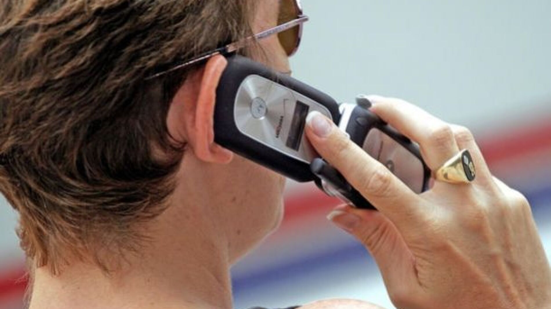 Hablando por tel&eacute;fono