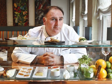 El chef asturiano en 'Minibar' su establecimiento en Washington.