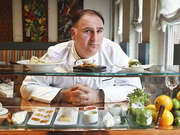 El chef asturiano en 'Minibar' su establecimiento en Washington. El chef asturiano en 'Minibar' su establecimiento en Washington.